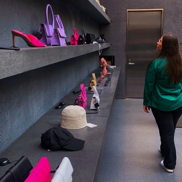 Meet your Posher, Diba - Picture 1 of 6